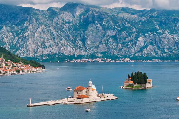 Inseln in der Bucht von Kotor in Kroatien.